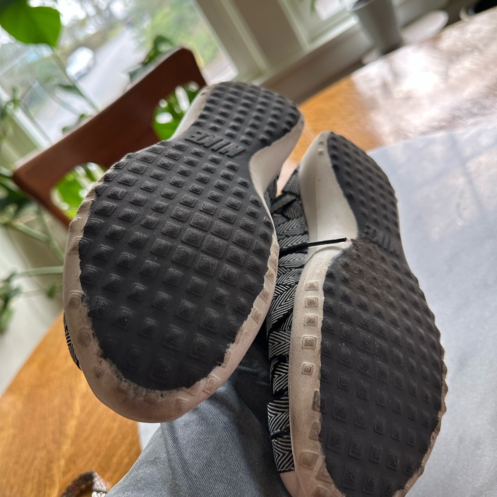 Nike Ribbon Shoes - Picture 5 of 6